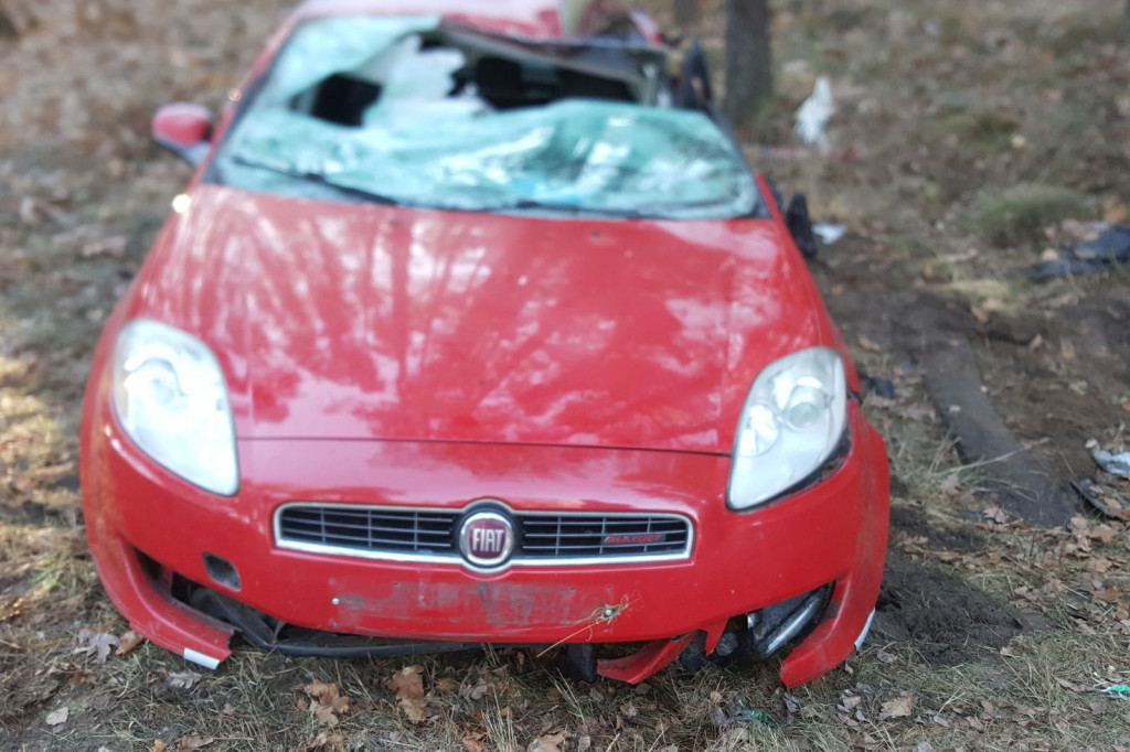 Dachowanie - Fiat wypadł z zakrętu - Gwda- Czarne