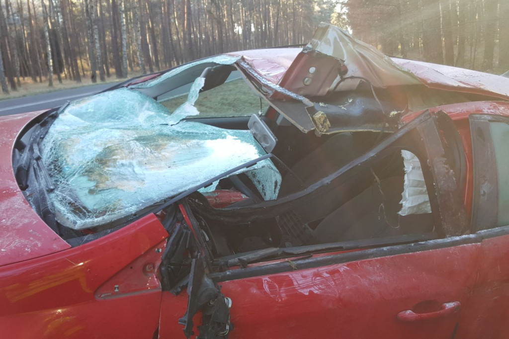 Dachowanie - Fiat wypadł z zakrętu - Gwda- Czarne