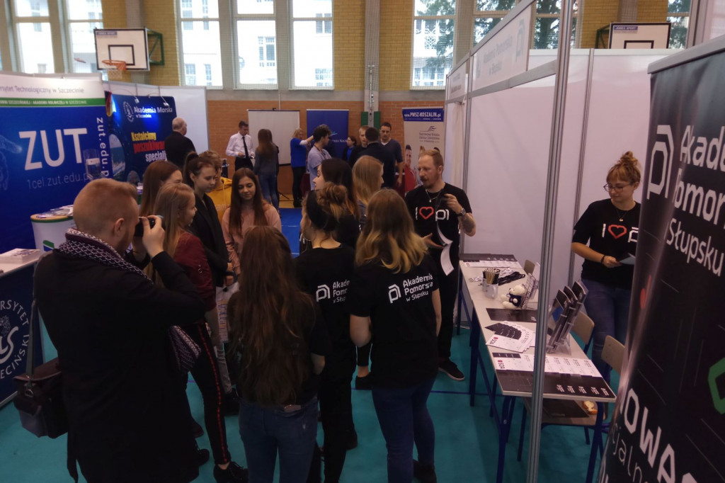 Targi edukacyjne EduDay Szczecinek, Hala sportowa I LO