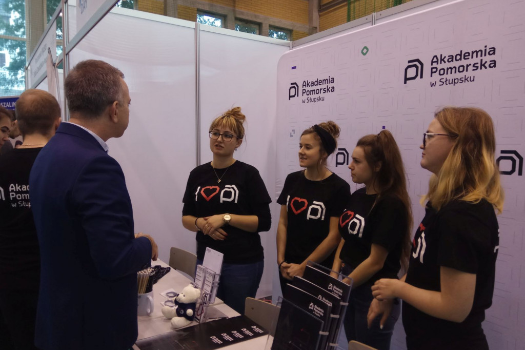 Targi edukacyjne EduDay Szczecinek, Hala sportowa I LO