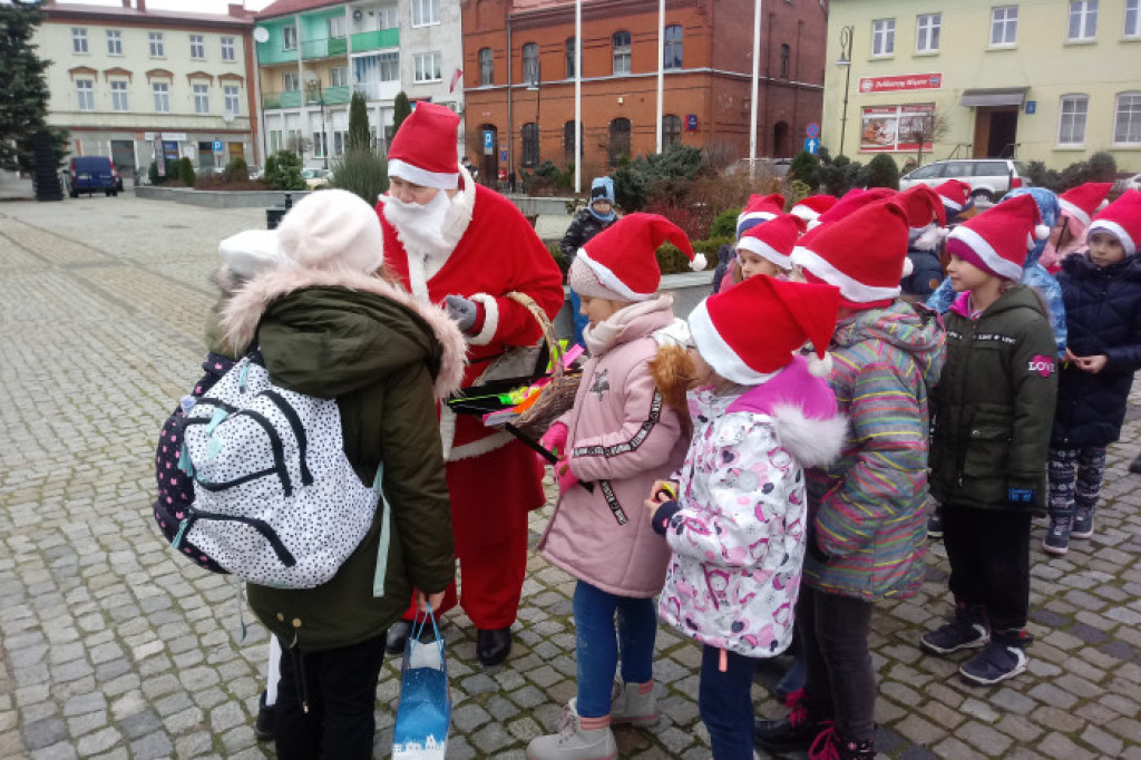 Z odblaskami bezpieczniej - mikołajkowa akcja w Barwicach