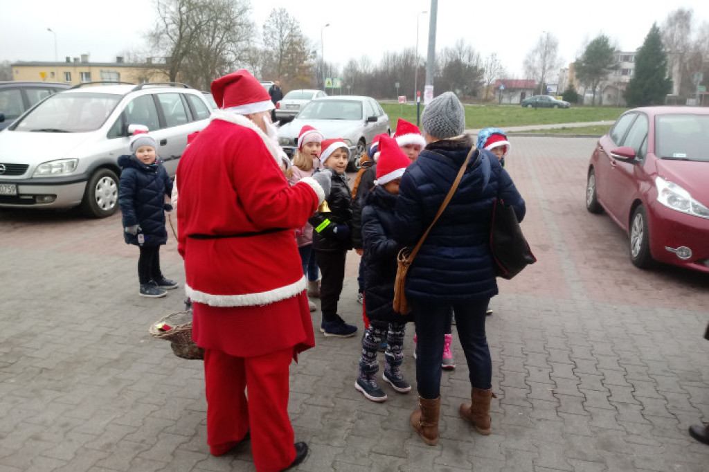 Z odblaskami bezpieczniej - mikołajkowa akcja w Barwicach