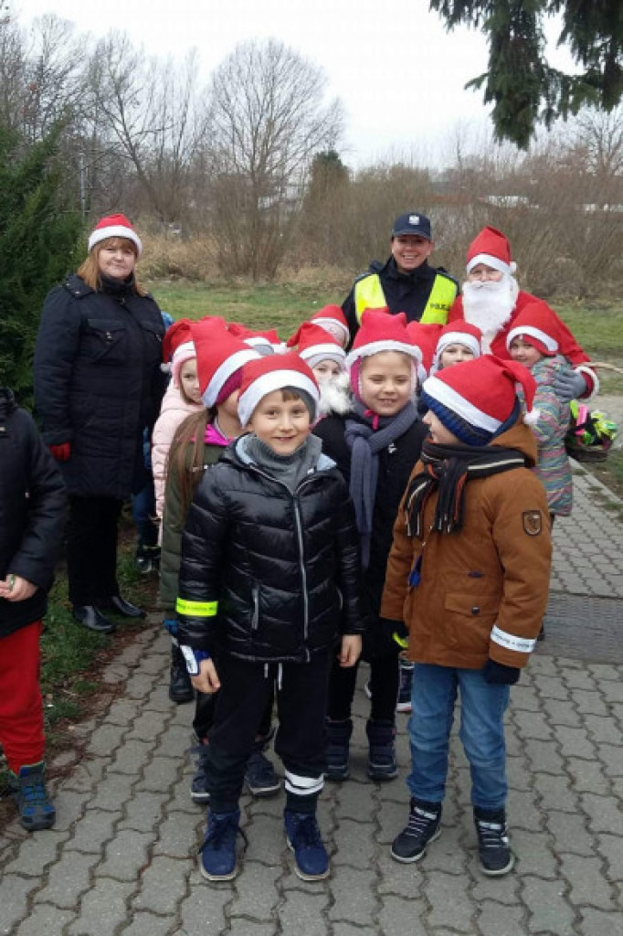 Z odblaskami bezpieczniej - mikołajkowa akcja w Barwicach