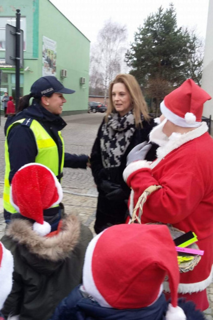 Z odblaskami bezpieczniej - mikołajkowa akcja w Barwicach