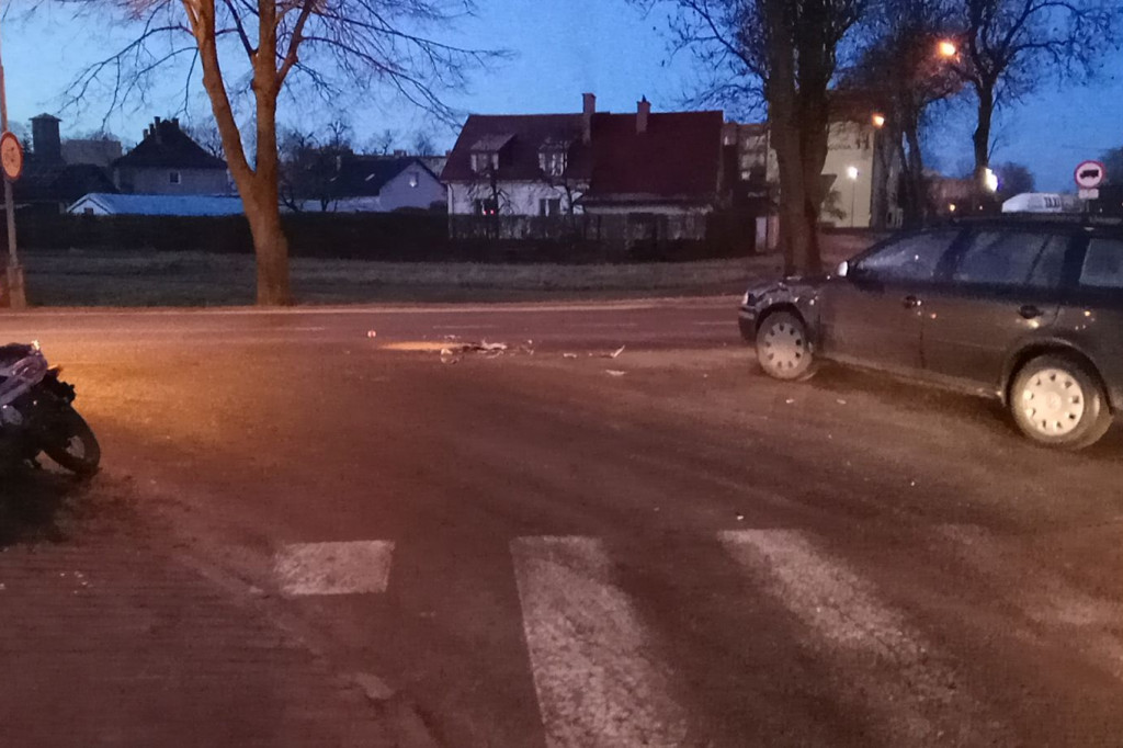Wypadek ul. Narutowicza, Szczecinek, samochód ze skuterem