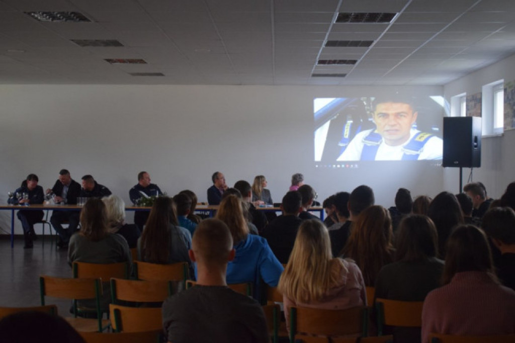 Młody i odpowiedzialny kierowca