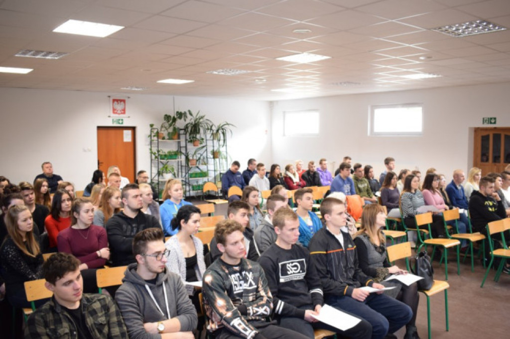 Młody i odpowiedzialny kierowca