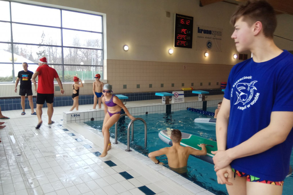 Mikołajki na basenie - Wszystkie dzieci razem!