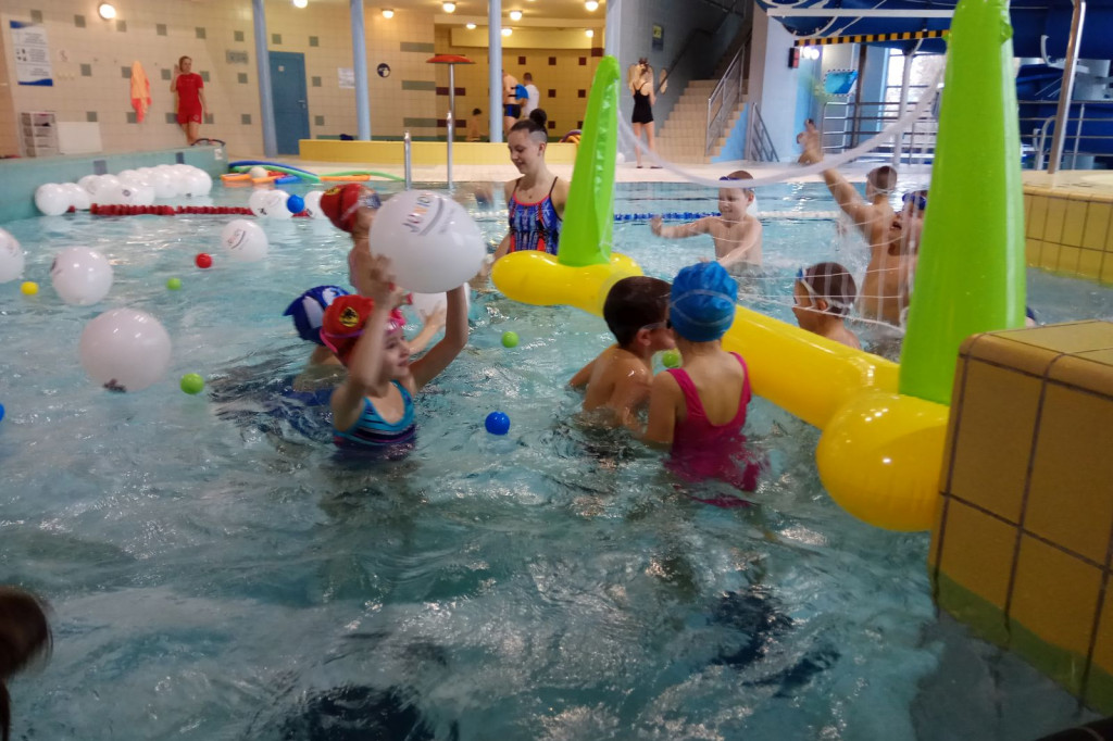 Mikołajki na basenie - Wszystkie dzieci razem!