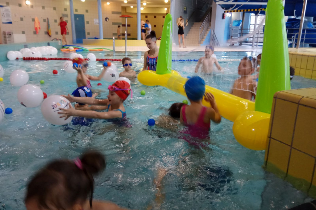 Mikołajki na basenie - Wszystkie dzieci razem!