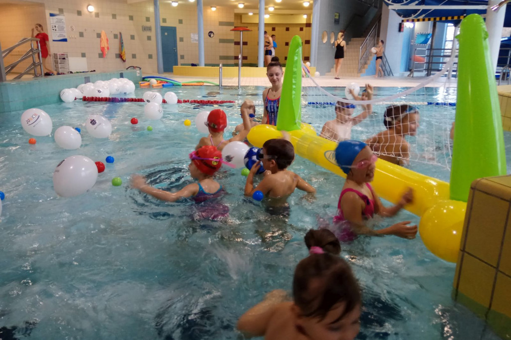 Mikołajki na basenie - Wszystkie dzieci razem!