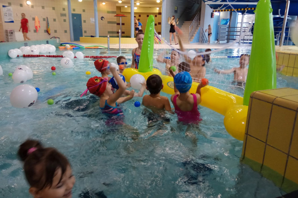 Mikołajki na basenie - Wszystkie dzieci razem!