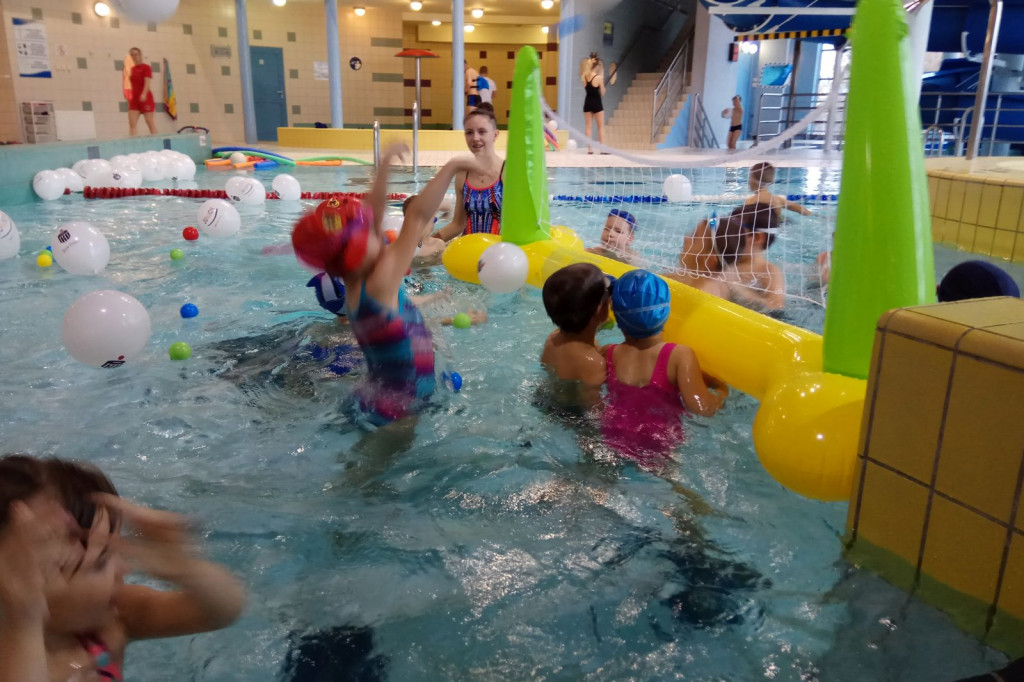 Mikołajki na basenie - Wszystkie dzieci razem!