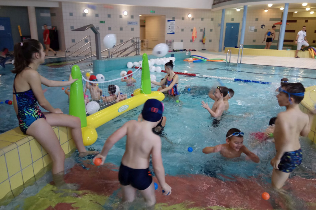 Mikołajki na basenie - Wszystkie dzieci razem!