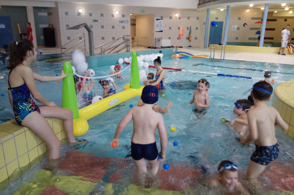 Mikołajki na basenie - Wszystkie dzieci razem!