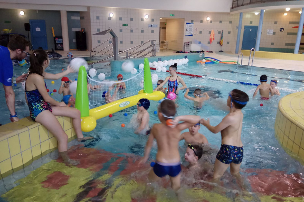 Mikołajki na basenie - Wszystkie dzieci razem!