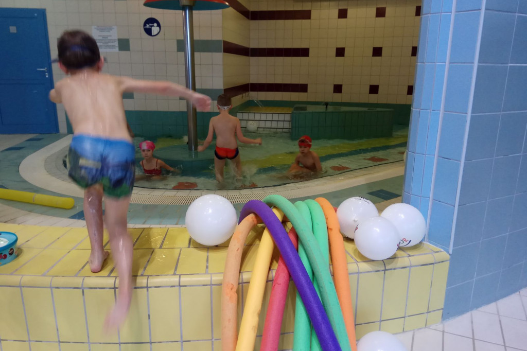 Mikołajki na basenie - Wszystkie dzieci razem!