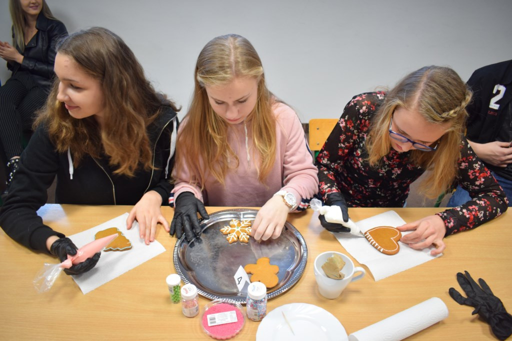 Pierniki, Stroiki i Konkurs wiedzy o Świętach Bożego Narodzenia - ZS6 