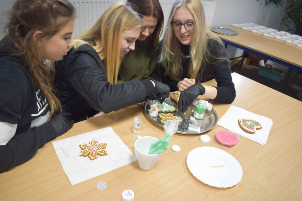 Pierniki, Stroiki i Konkurs wiedzy o Świętach Bożego Narodzenia - ZS6 