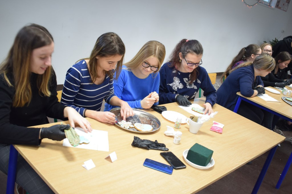 Pierniki, Stroiki i Konkurs wiedzy o Świętach Bożego Narodzenia - ZS6 