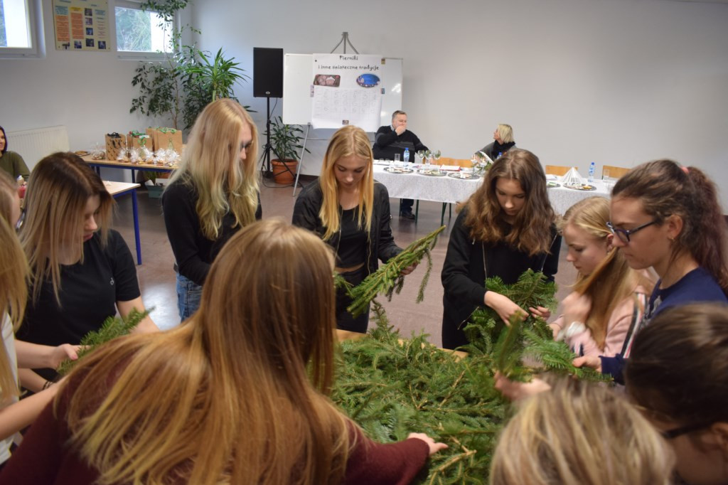 Pierniki, Stroiki i Konkurs wiedzy o Świętach Bożego Narodzenia - ZS6 