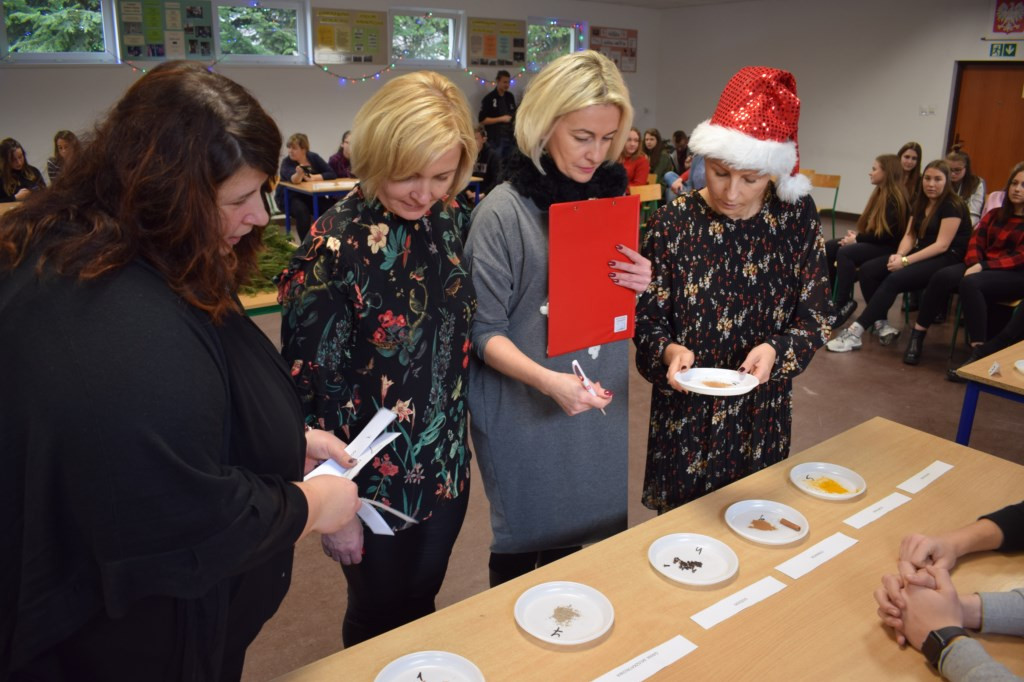 Pierniki, Stroiki i Konkurs wiedzy o Świętach Bożego Narodzenia - ZS6 