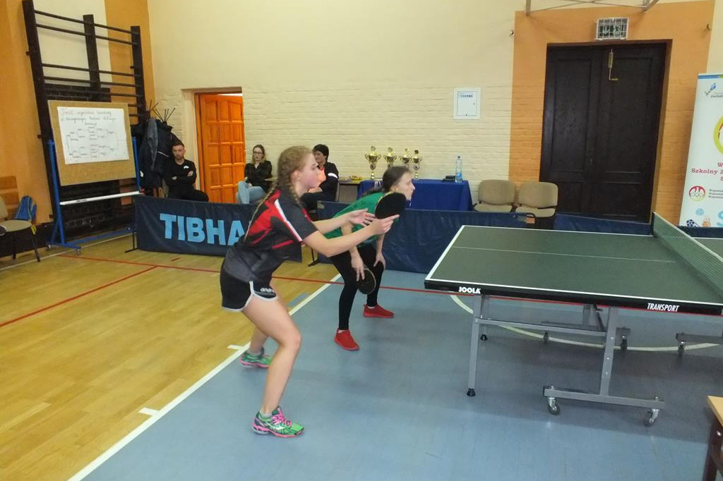 Złote tenisistki stołowe z 