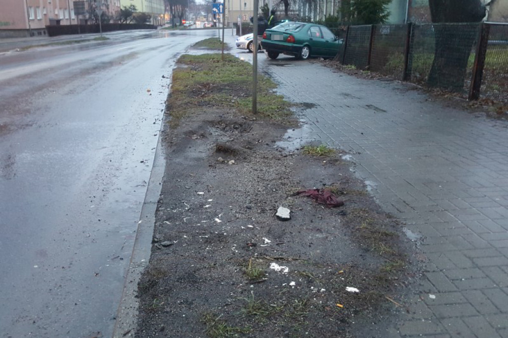 Honda wbiła się w płot na Sikorskiego