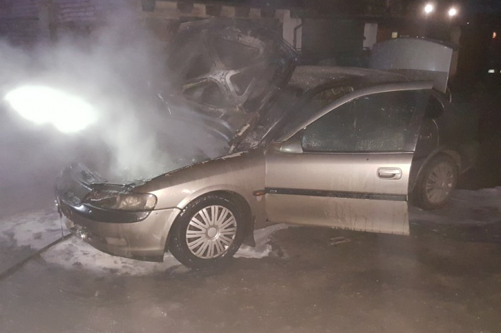 Samochód stanął w ogniu