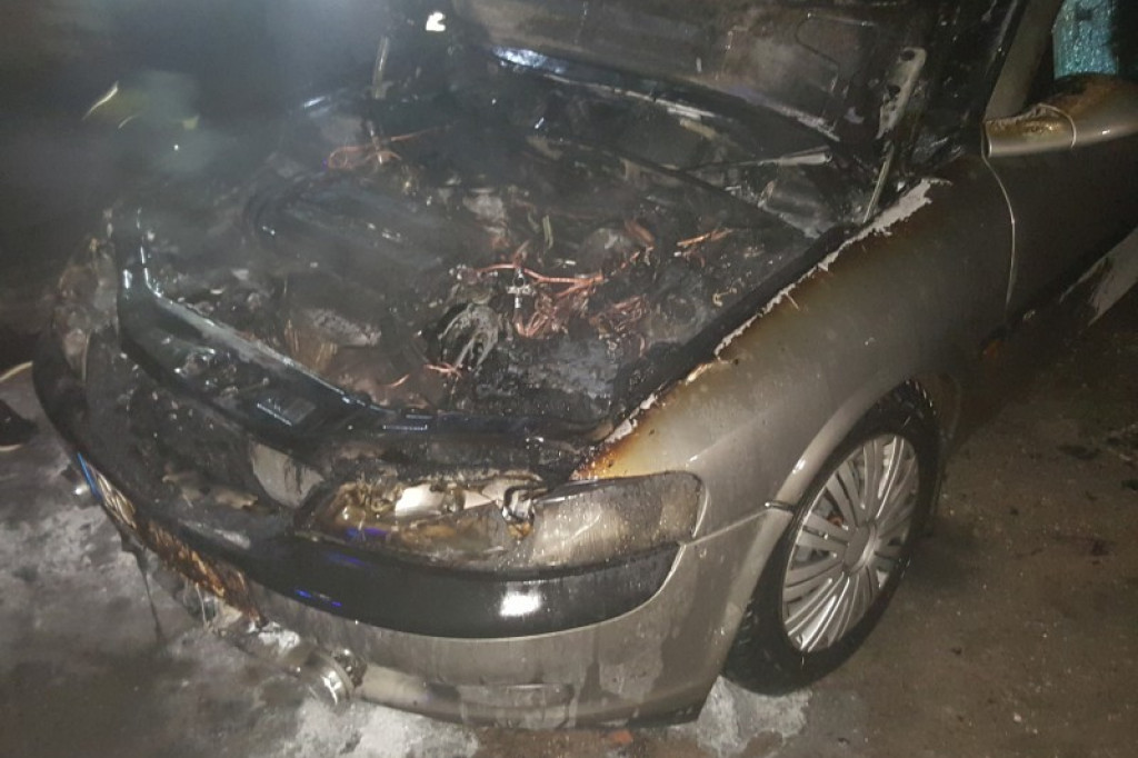 Samochód stanął w ogniu