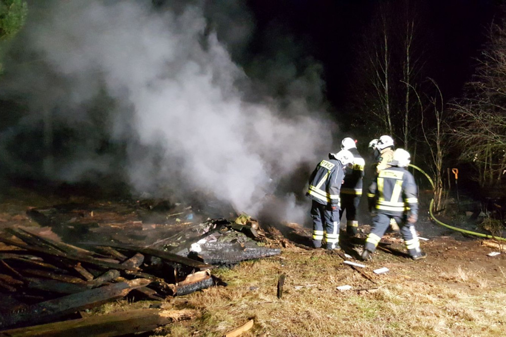 Spalona szopa, Borki gmina Okonek