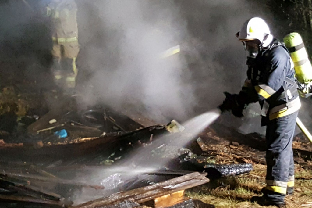 Spalona szopa, Borki gmina Okonek