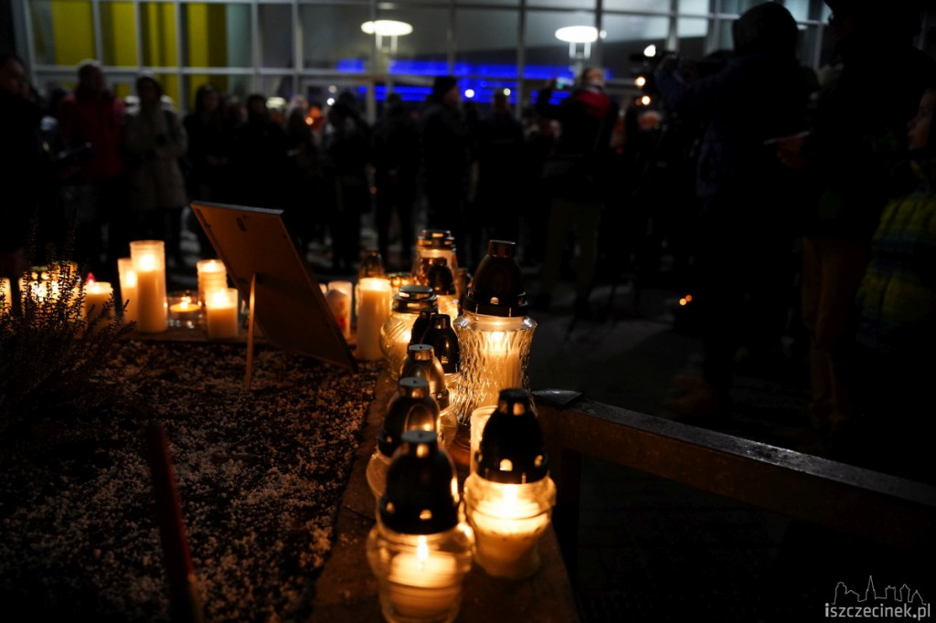 Szczecinecczanie uczcili pamięć Pawła Adamowicza