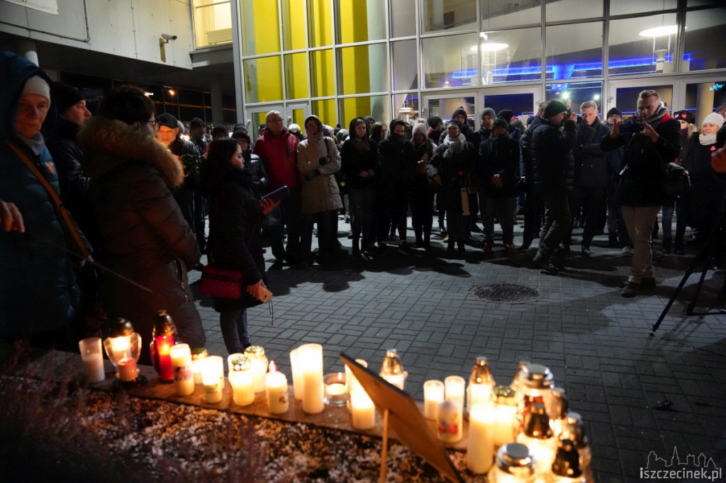 Szczecinecczanie uczcili pamięć Pawła Adamowicza