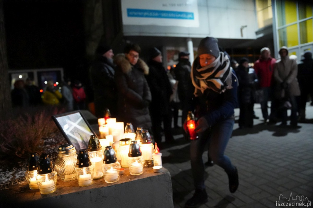 Szczecinecczanie uczcili pamięć Pawła Adamowicza