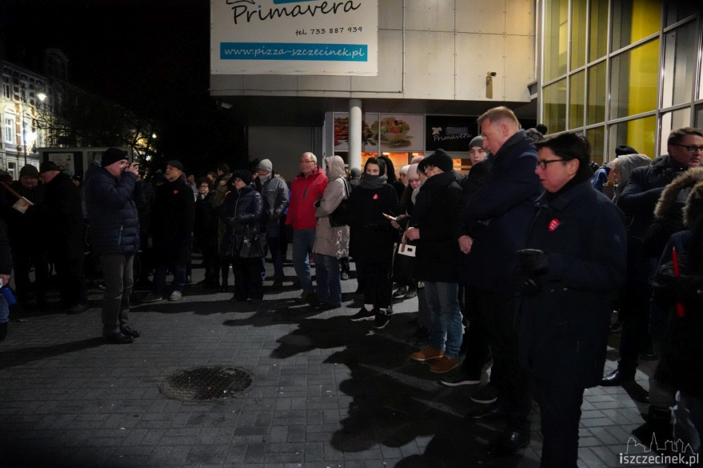 Szczecinecczanie uczcili pamięć Pawła Adamowicza