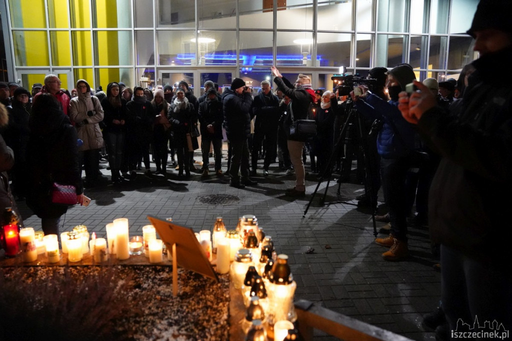 Szczecinecczanie uczcili pamięć Pawła Adamowicza