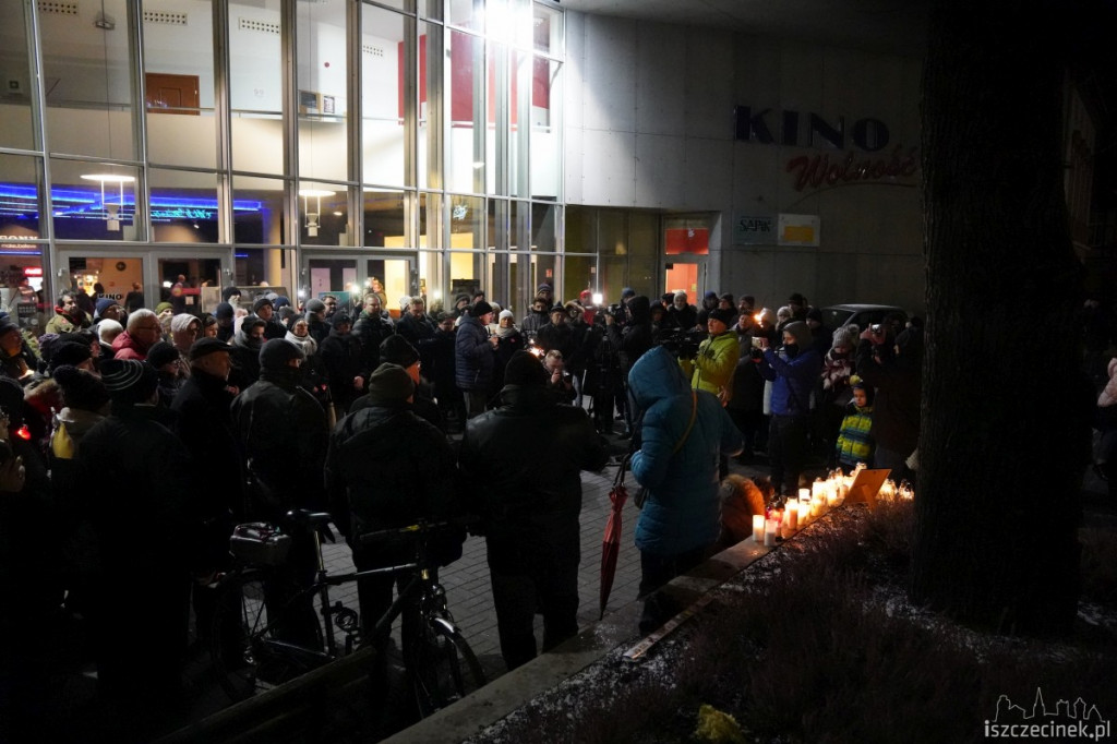 Szczecinecczanie uczcili pamięć Pawła Adamowicza