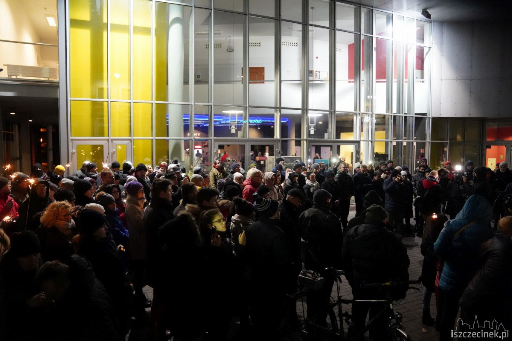 Szczecinecczanie uczcili pamięć Pawła Adamowicza