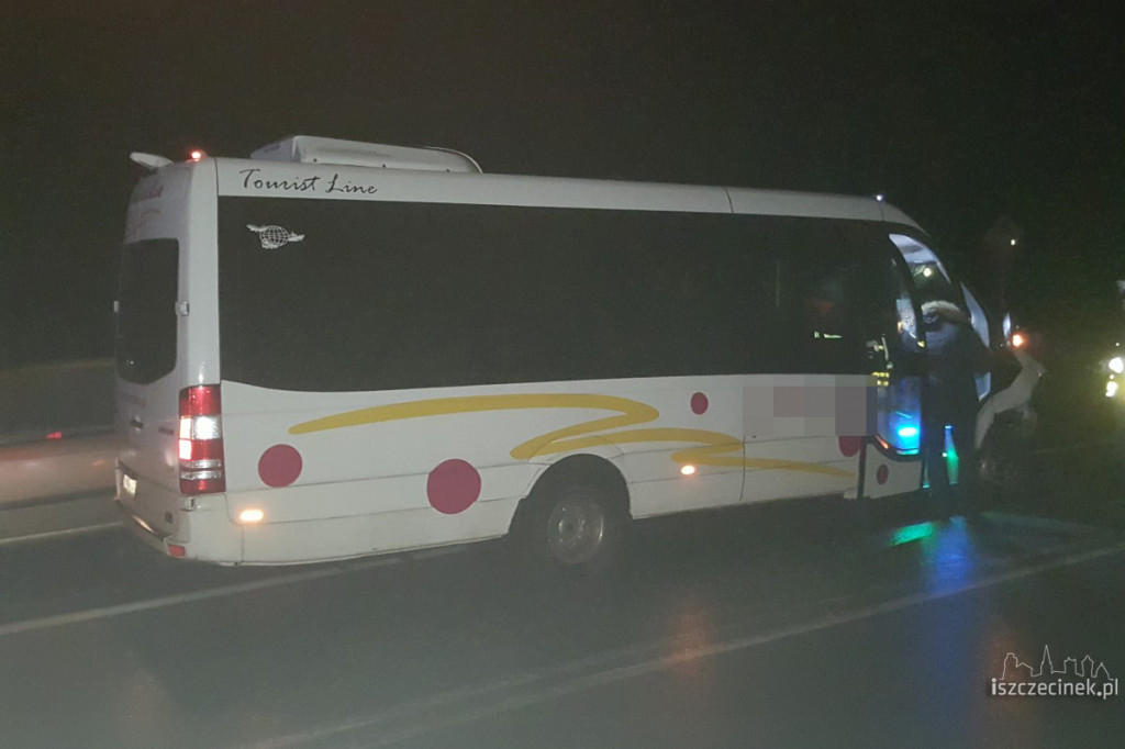 MARCELIN. Citroen wjechał pod busa pełnego ludzi