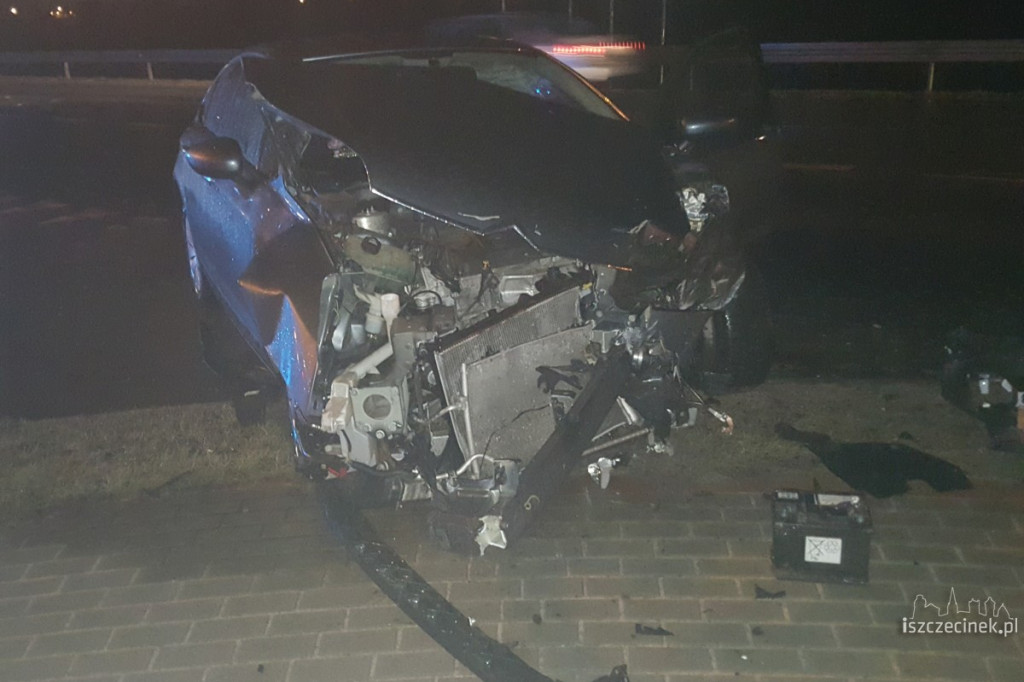 MARCELIN. Citroen wjechał pod busa pełnego ludzi