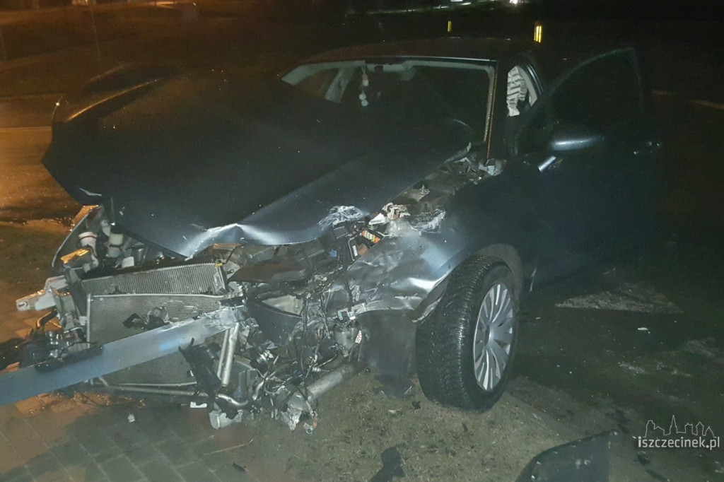 MARCELIN. Citroen wjechał pod busa pełnego ludzi