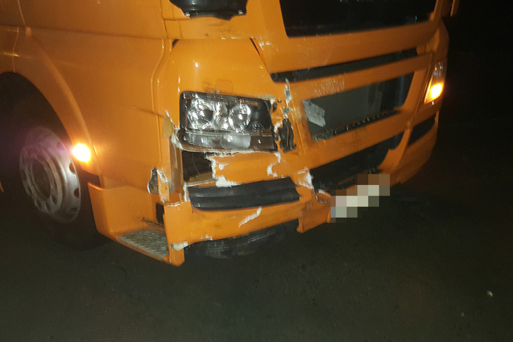 Ciężarowy MAN zderzył się z osobowym VOLVO