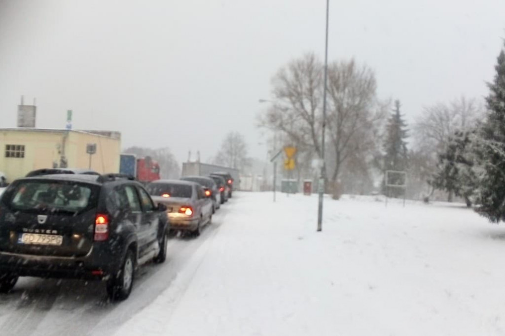 Atak zimy w powiecie szczecineckim. Biało na drogach dookoła Białego Boru.
