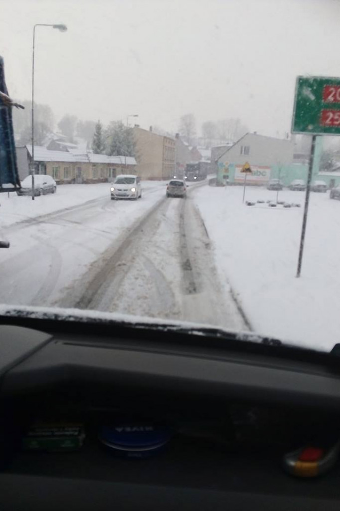 Atak zimy w powiecie szczecineckim. Biało na drogach dookoła Białego Boru.