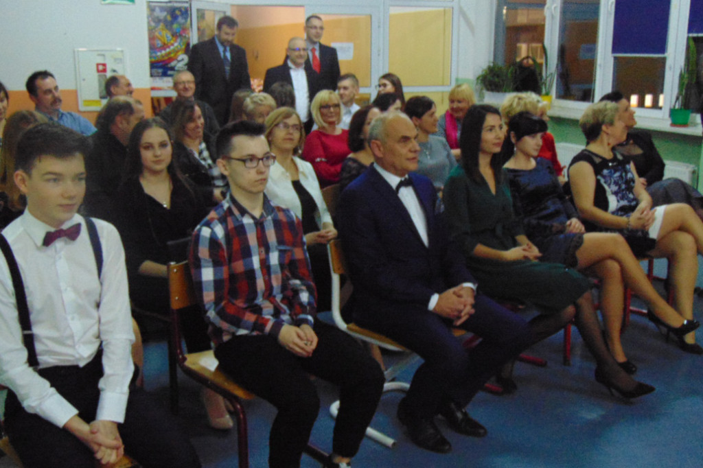 Spotkanie i wyjazd zamiast studniówki w LO w Barwicach