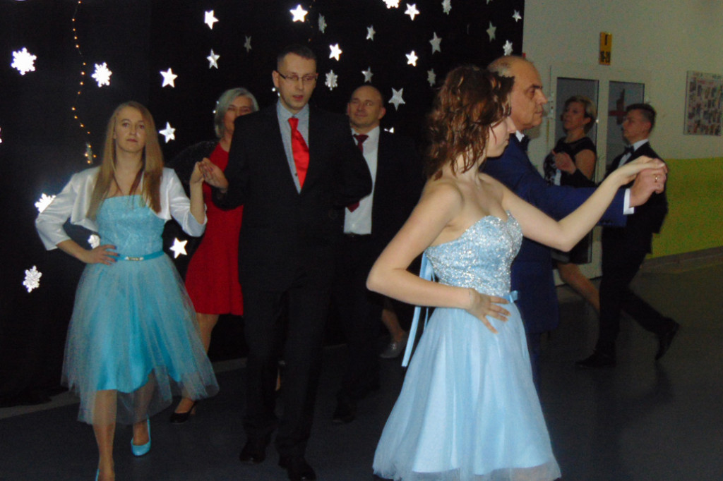 Spotkanie i wyjazd zamiast studniówki w LO w Barwicach