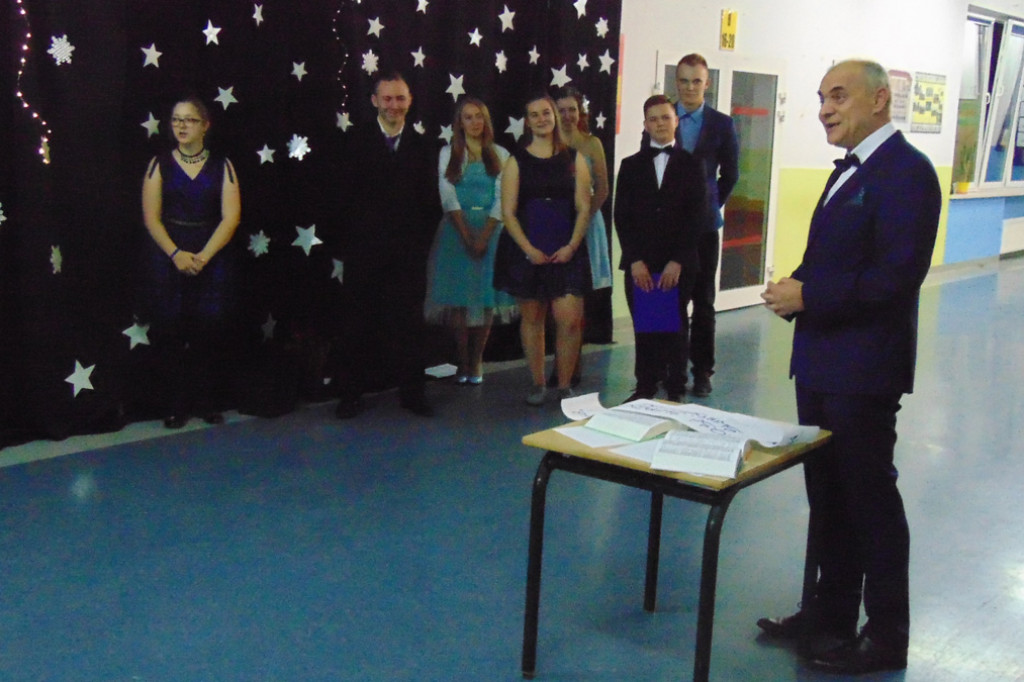 Spotkanie i wyjazd zamiast studniówki w LO w Barwicach