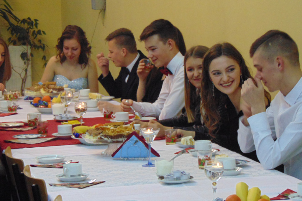 Spotkanie i wyjazd zamiast studniówki w LO w Barwicach