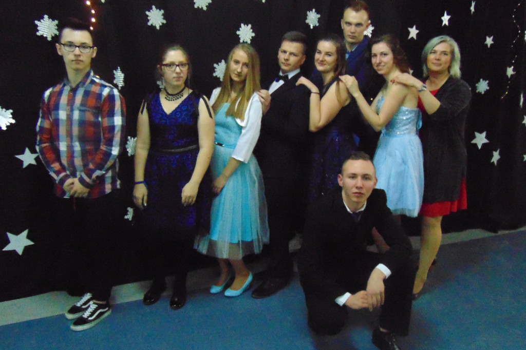 Spotkanie i wyjazd zamiast studniówki w LO w Barwicach